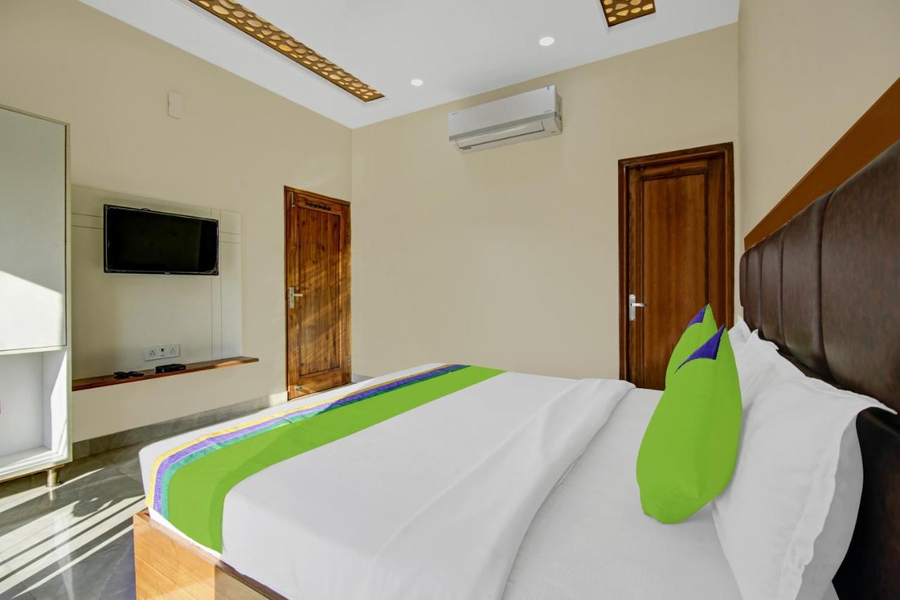 Treebo Royal Salute, Zirakpur Hotel Exterior photo