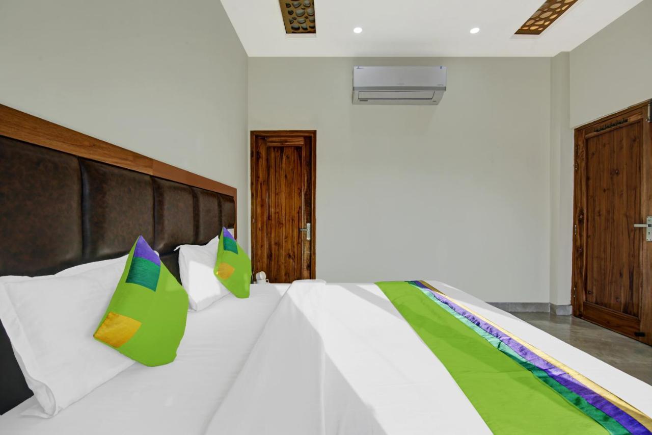 Treebo Royal Salute, Zirakpur Hotel Exterior photo