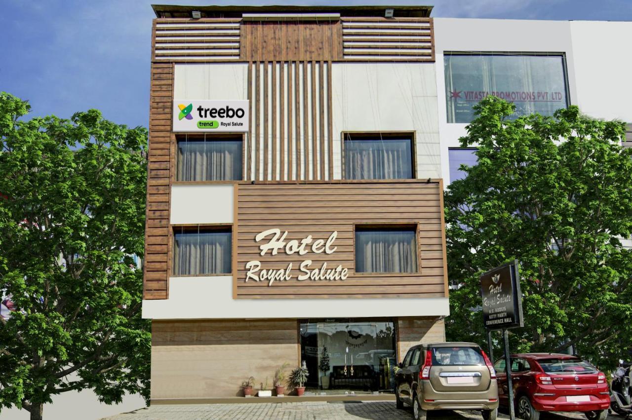 Treebo Royal Salute, Zirakpur Hotel Exterior photo