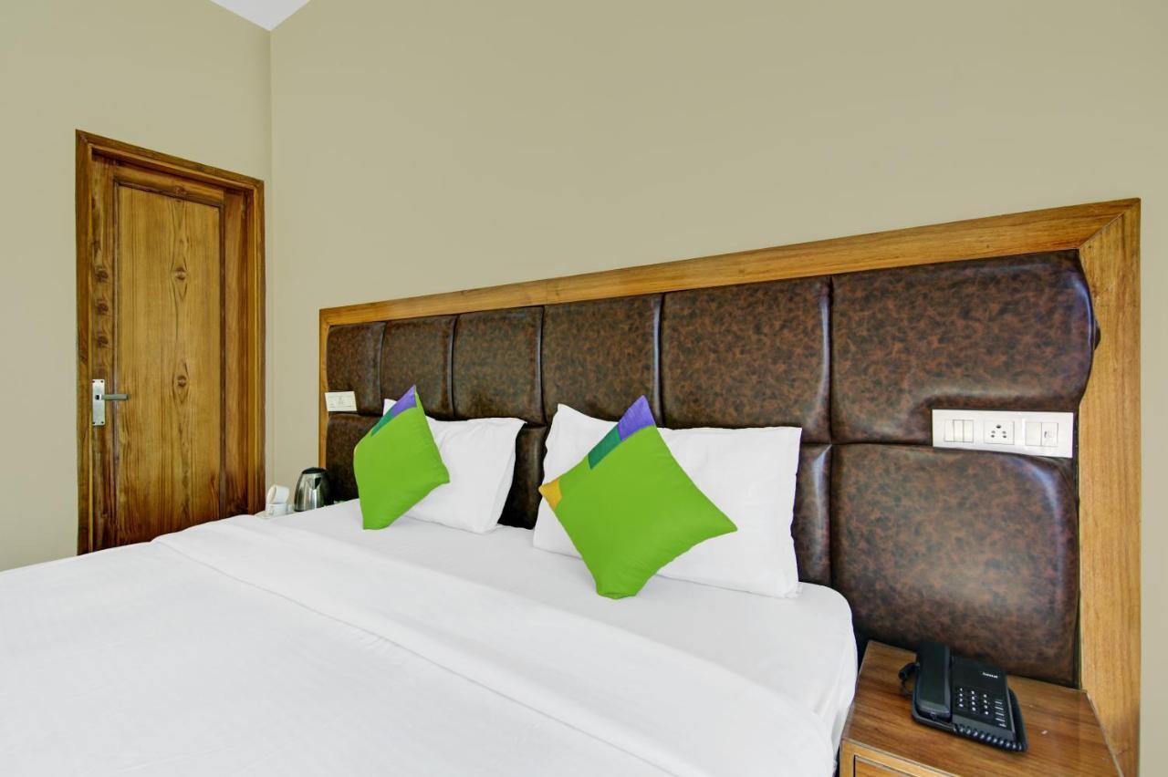 Treebo Royal Salute, Zirakpur Hotel Exterior photo