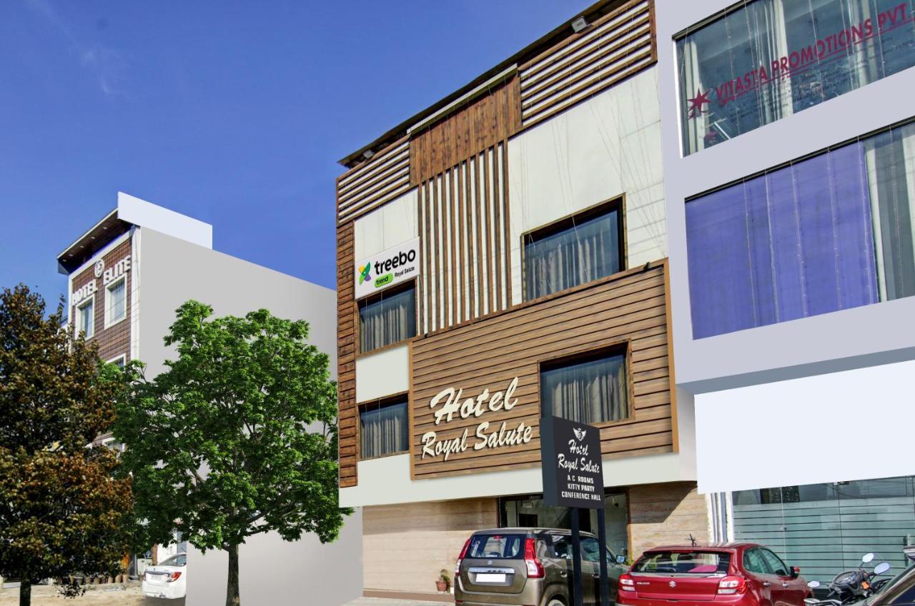 Treebo Royal Salute, Zirakpur Hotel Exterior photo