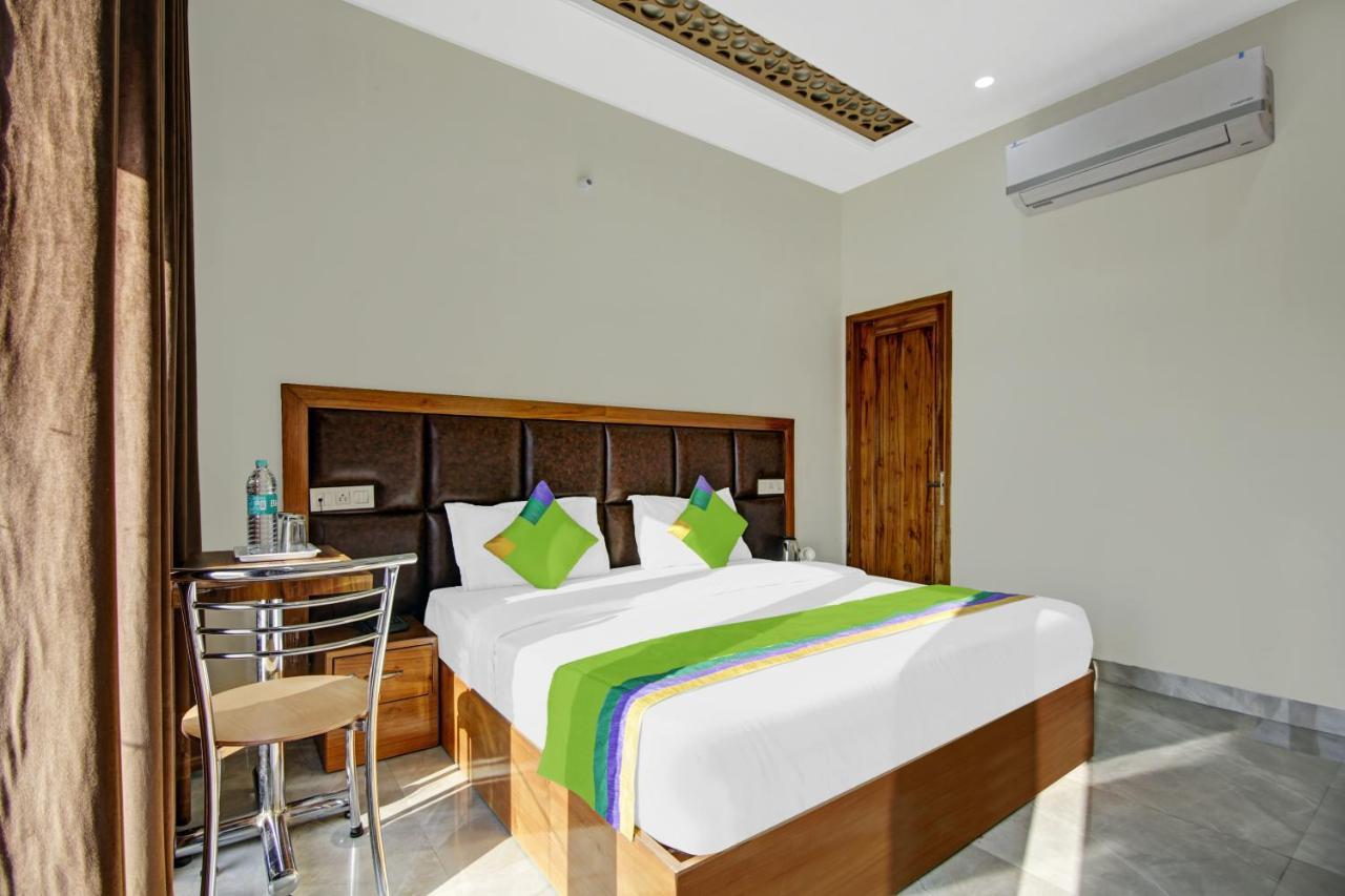 Treebo Royal Salute, Zirakpur Hotel Exterior photo