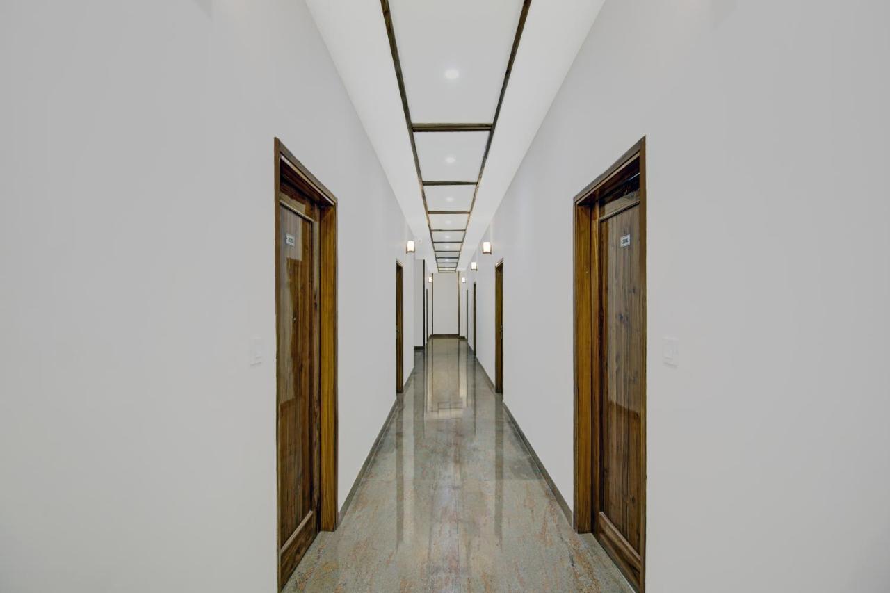 Treebo Royal Salute, Zirakpur Hotel Exterior photo
